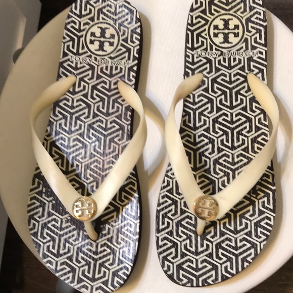 Tory Burch Shoes - Tory Burch Flip Flops 🩴